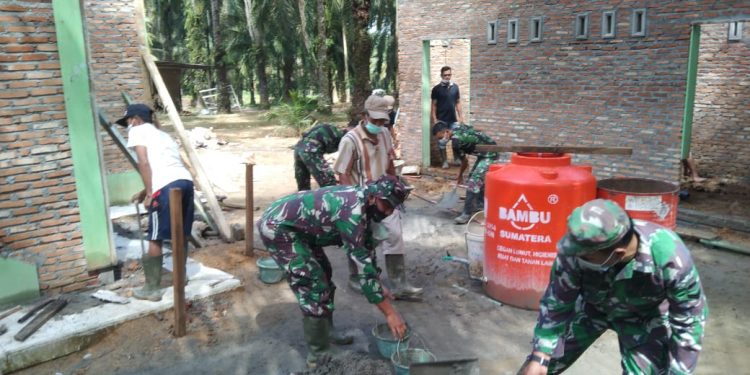 Hari ke Empat TMMD Kodim 0321/Rohil, Perehaban Musholla Kembali Digesa