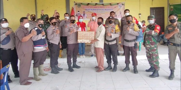 HUT Bhayangkara, Polsek Pujud Bagi-bagi Doorprize untuk Warga yang Vaksinasi