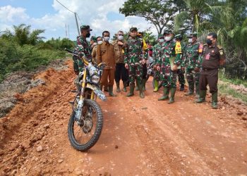 Tim Wasev TMMD Tinjau Aukas Jalan di Suak Temenggung