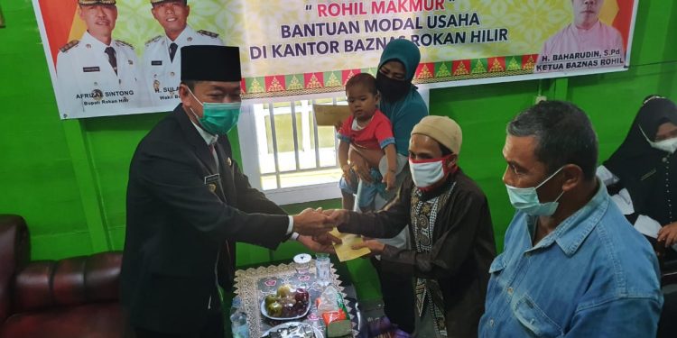 Distribusikan Bantuan Modal Usaha, Afrizal: Semoga Bisa Berkembang