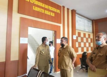 Wabup Rohil Kembali Monitoring Kantor Disdukcapil Pastikan Pelayanan Lancar