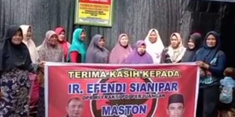 Dapat Bantuan P2L, Emak-emak di Rohil Ucapkan Terimakasih kepada DPR RI dan Ketua DPRD
