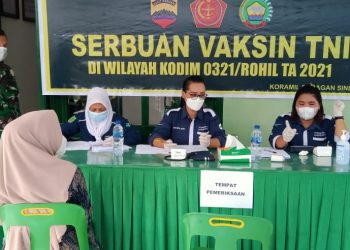 Masyarakat Antusias Ikut Serbuan Vaksin TNI di Makoramil 03/Bgs