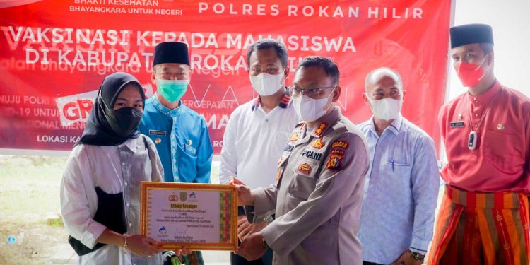 Milenial Rokan Hilir, Mahasiswa dan Polres Gelar Vaksinasi