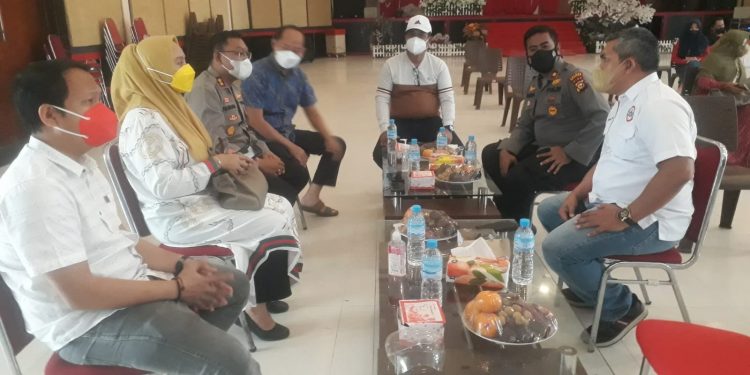 Sambut HUT Riau ke 64, IDI Rohil Bersama Polres Gelar Vaksinasi