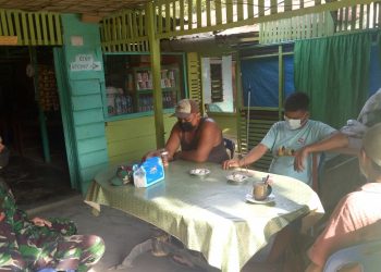 Babinsa Koramil 03/Bgs Kembali Komsos, Ajak Warga Ikut Vaksin