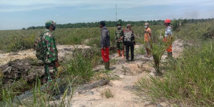 Babinsa Koramil 03/Bgs Kembali Patroli Karhutla di Simpang Kanan