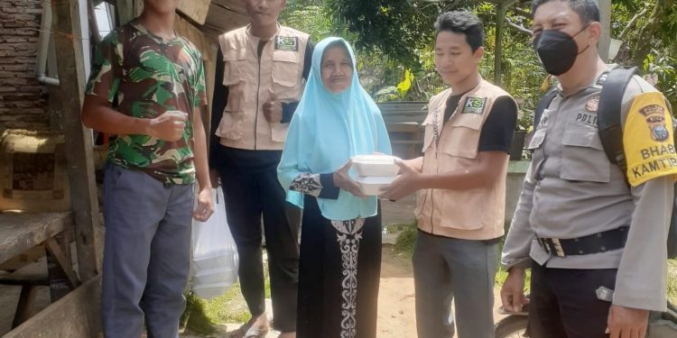 Tak Pernah Lelah Meski Dana Apa Adanya, KSJ Rutin Sedekah Jumat