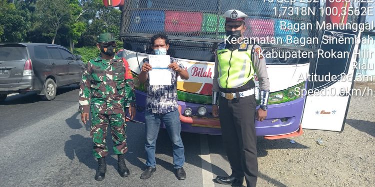 Koramil 03/Bgs Lakukan Penyekatan di Perbatasan Riau-Sumut