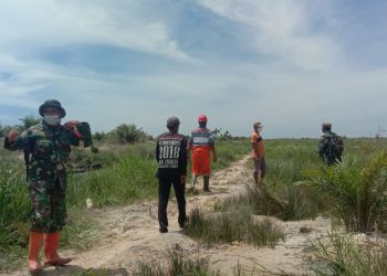 Antisipasi Karhutla, Babinsa dan MPA Patroli Karhutla di Basira