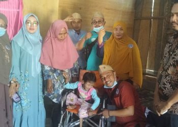 Kursi Roda dari Tim Sumber, Kado Terindah untuk Adek Tari