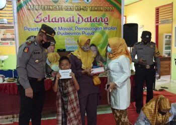 Hadiri Khitanan Masal HKN ke 57, Kapolsek Pujud Berikan Santunan