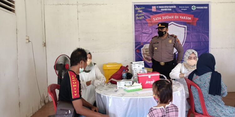 Bersama Puskesmas, Polsek Pujud Gelar Vaksinasi di PT Tunggal Mitra
