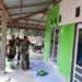 Kompak, Babinsa Koramil 03/Bgs dan Warga Goro Mengecat Musholla