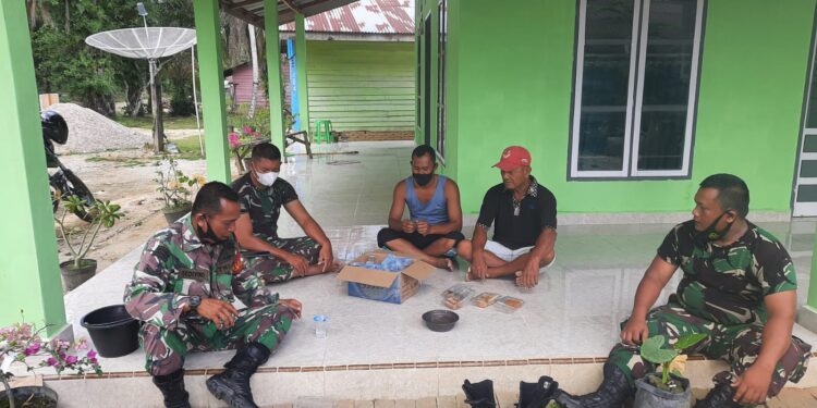 Dekat dengan Masyarakat, Babinsa Koramil 03/Bgs Gelar Komsos