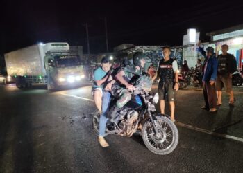 Serma Salamun, Babinsa Koramil 03/Bgs Tolong Orang Kecelakaan