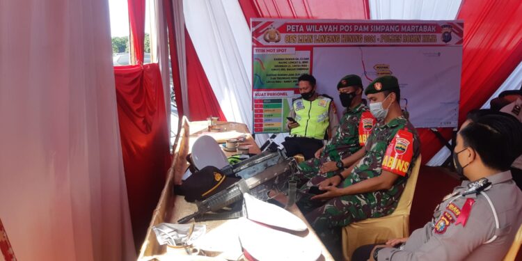 Babinsa Koramil 03/Bgs PAM Nataru di Perbatasan Riau Sumut
