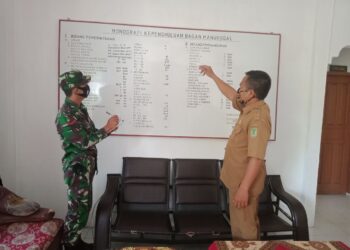 Jaga Sinergi dan Kekompakan, Kopda Surya Utama Komsos ke Kantor Desa