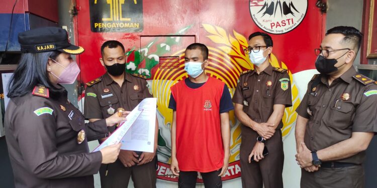 Kejari Rohil Bebaskan Tersangka Pencurian yang Dilaporkan Ayah Kandungnya