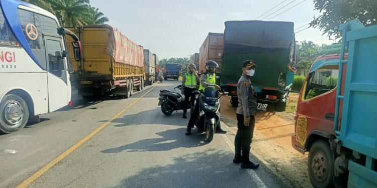 Lagi, Kapolsek Bagan Sinembah Turun Atur Lalin Antrian di SPBU