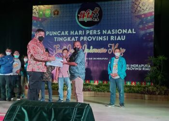 Jonathan Surbakti  Juara  I Lomba Poto LKTJ Raja Ali Kelana Provinsi Riau