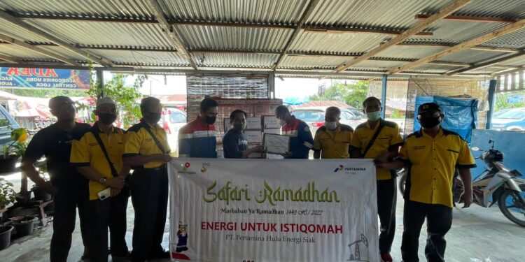 PT. PHE Siak Serahkan Paket Sembako kepada Wartawan KWACI Rohil