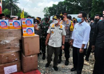 Kapolda Riau Dampingi Gubri Tinjau Pos Perbatasan Riau-Sumut