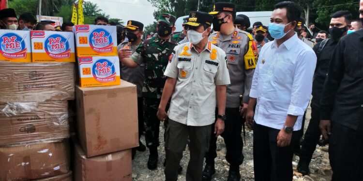 Kapolda Riau Dampingi Gubri Tinjau Pos Perbatasan Riau-Sumut