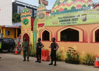 Beri Rasa Aman, Babinsa Koramil 03/Bgs Jaga di Pos Terpadu