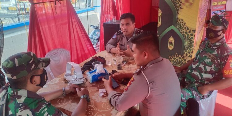 Hari Pertama Lebaran, Babinsa Koramil 03/Bgs Tetap Semangat Jaga Keamanan