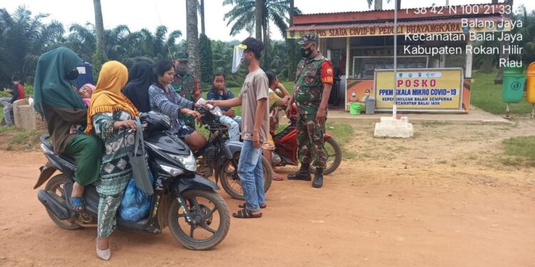 PPKM Diperpanjang, Babinsa Koramil 03/Bgs Kembali Tegakkan Prokes