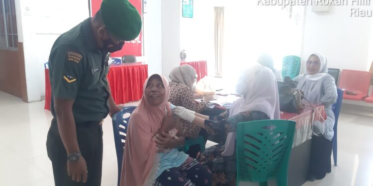Babinsa Koramil 03/Bgs Kembali Lakukan Pendampingan Vaksinasi