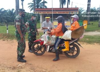 Babinsa Koramil 03/Bgs Berikan Teguran Pelanggar Prokes