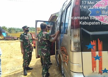 Razia Vaksin, Bus Diberhentikan Babinsa Koramil 03/Bgs