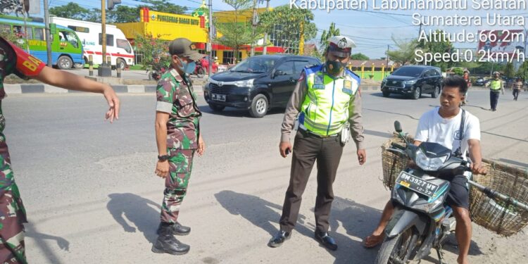 Kembali, Babinsa Koramil 03/Bgs Tegakkan Prokes PPKM 