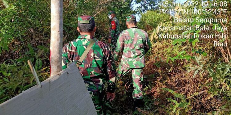 Cuaca Panas, Babinsa Koramil 03/Bgs Patroli Karhutla