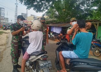 Kembali Beraksi, Babinsa Koramil 03/Bgs Tegakkan Prokes