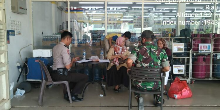 Babinsa Koramil 03/Bgs Lakukan Pendampingan Vaksin