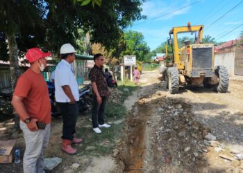 PTPN III Sei Meranti Turun Tangan Perbaiki Jalan MT Hariono