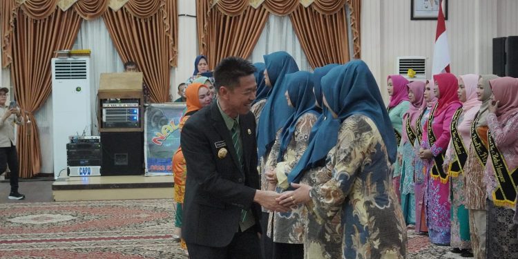 Lantik Bunda PAUD Kecamatan se Rohil, Bupati Minta Bunda PAUD Lahirkan Generasi Emas Berkualitas