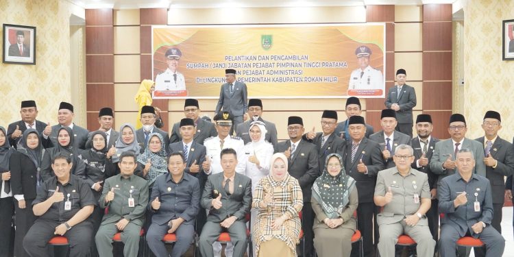 Bupati Rohil Lantik Puluhan Pejabat Tinggi Pratama dan Administrasi