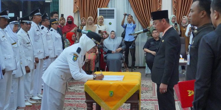 Lantik 35 Pejabat Penghulu, Bupati Rohil: Kehadiran Penghulu Harus Dirasakan Masyarakat Manfaatnya