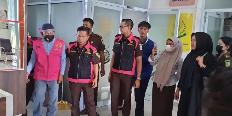 Kejari Rohil Tetapkan Mantan Penghulu Teluk Bano II Jadi Tersangka dan Langsung Ditahan