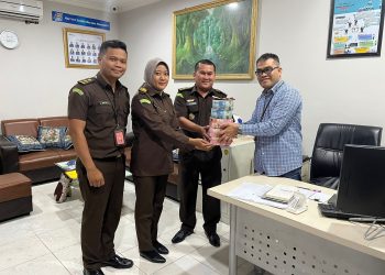 Kejari Rohil Setorkan 401 Juta ke Kas Negara Uang Hasil Tindak Pidana Korupsi di Disdukcapil 