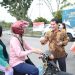 Peringatan Hari Anti Korupsi, Kejari Rohil Bagikan Stiker