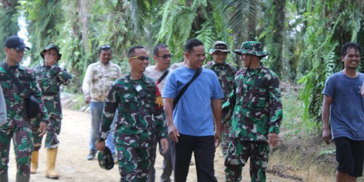 Dansatgas TMMD Rohil Turun Langsung Kelapangan Pantau Progres Pembangunan TMMD