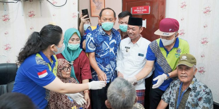 Dihadiri Lebih 200 Peserta, Bupati Rohil Buka Operasi Katarak Mata Gratis dari Lions Clubs
