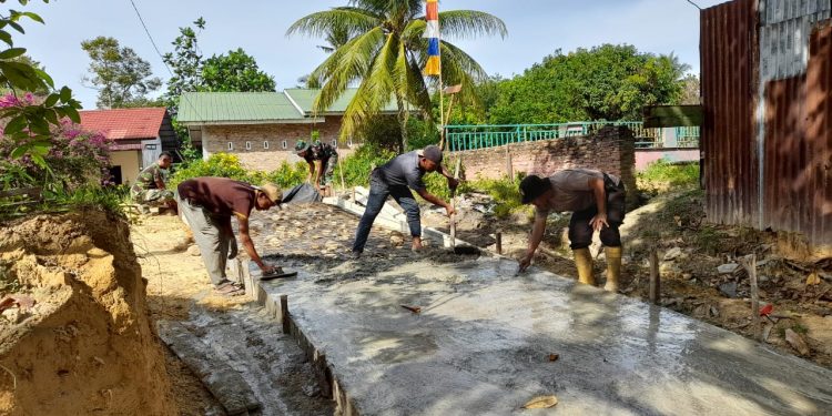 Dua Pekan Giat TMMD ke 117, Semenisasi Cempaka Hampir Rampung