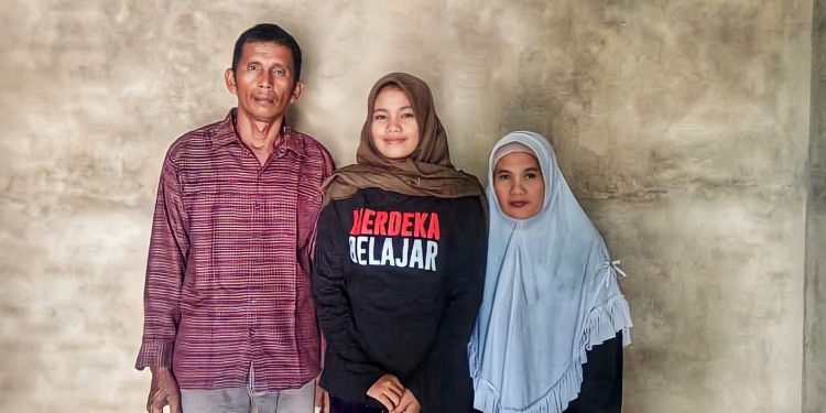Kisah Nuraini, Anak Nelayan Sungai Rokan Raih Beasiswa PHR ke Universitas Pertamina