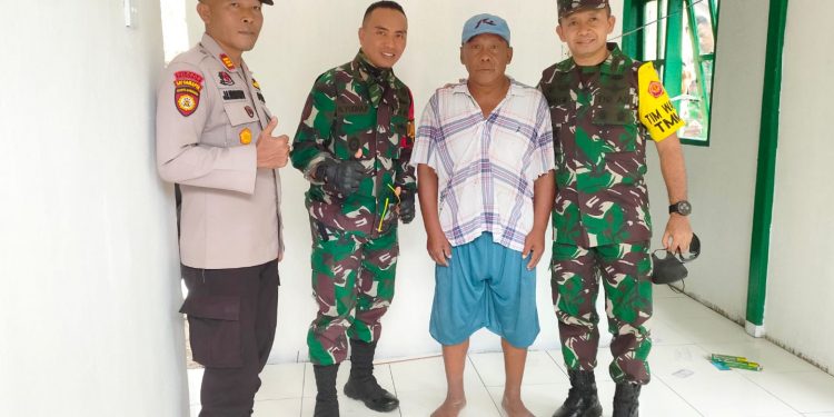 Disambangi Tim Wasev TMMD Mabesad, Warga Rohil ini Terharu